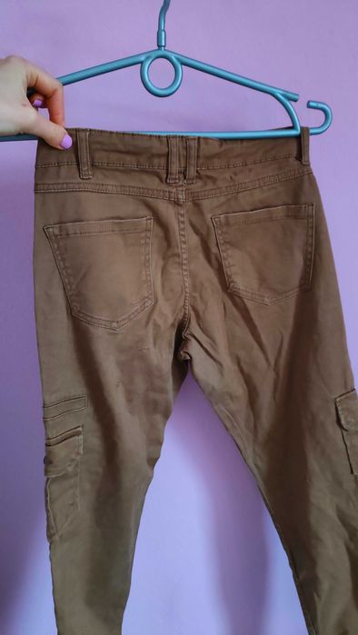 Brązowe spodnie z kieszeniami Cropp r. XS