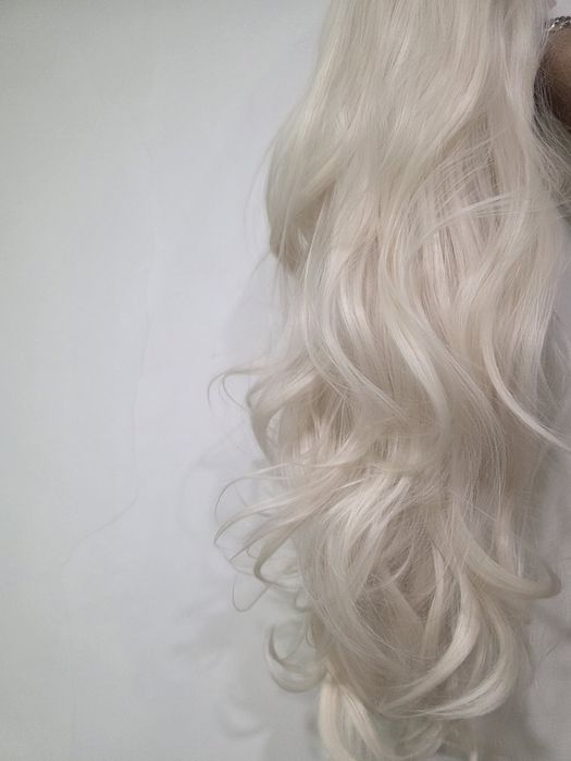 Peruca Longa Ondulada - Loira Clara