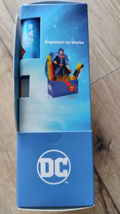 Zestaw superman Aura pianka do mycia ciała balsam do ust latarka