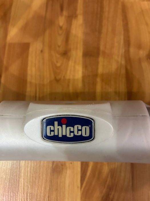 Продам дитячій столик для годування.