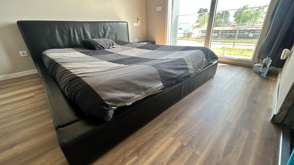 Cama em pele 1,40x1,90