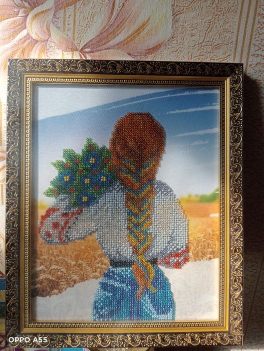 Українка вишита бісером