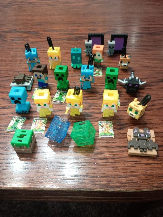 Figurki z Kinder Joy Minecraft
