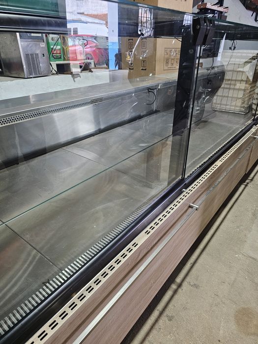 Vitrine refrigerada charcutaria