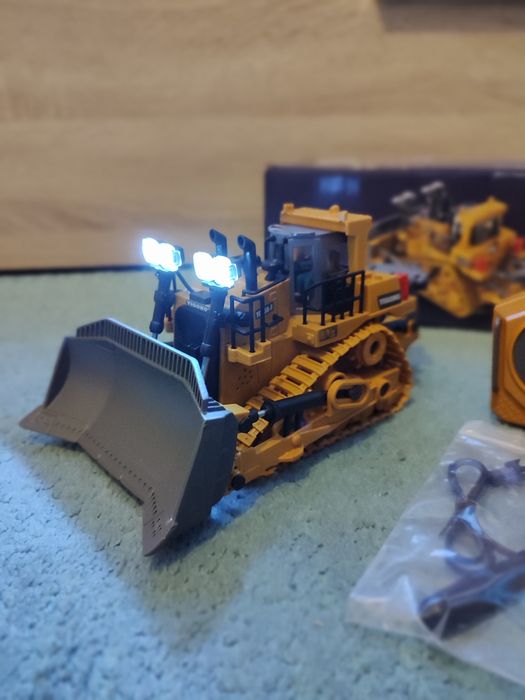 Escavadora radio controle R/C.