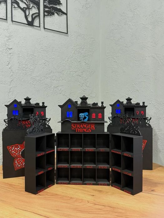 Поличка для фігурок з Stranger Things "Дивні Дива"