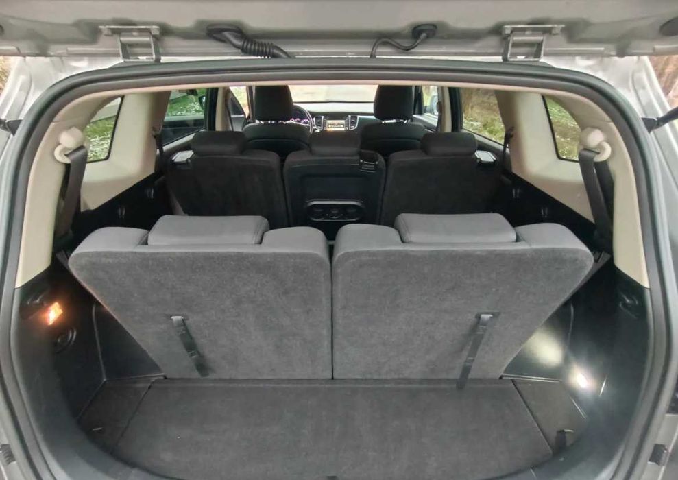 Продаж автомобіля  Kia Carens 2015 з Європи