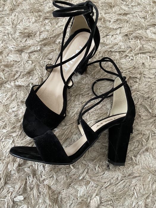 Buty na obcasie czarne