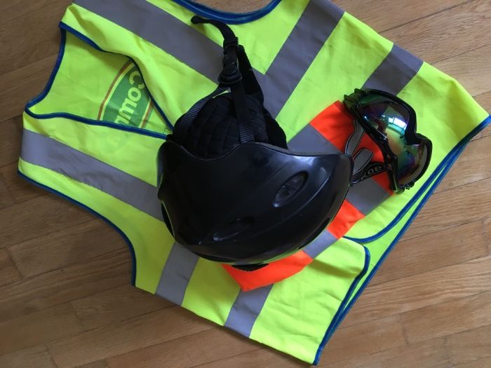 Жилетки люминисцентные с отражателями, шлем