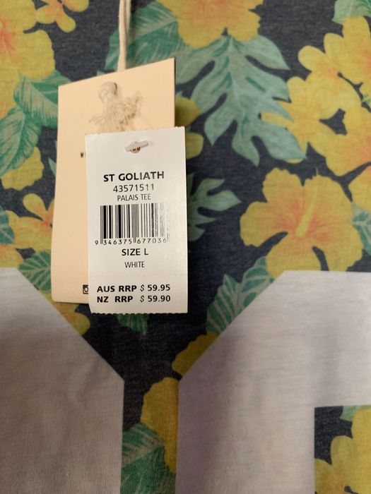 T shirt firmy Goliath rozmiar L - motyw kwiatowy.