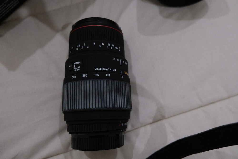 Objetiva Sigma 70-300 mm F/4-5.6 (Mount Nikon AF)