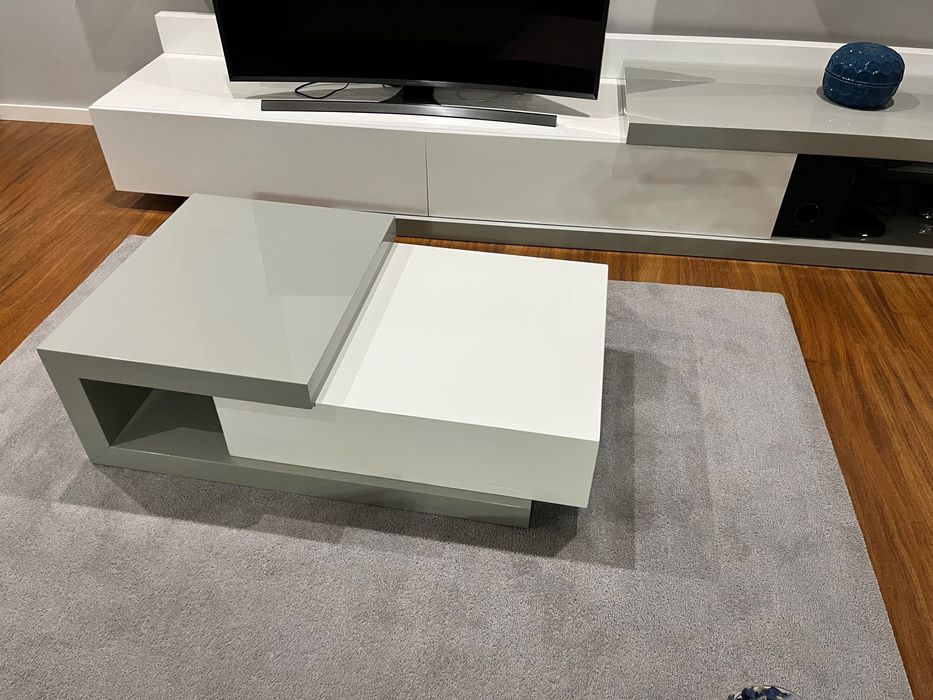 Móvel televisão com mesa de apoio