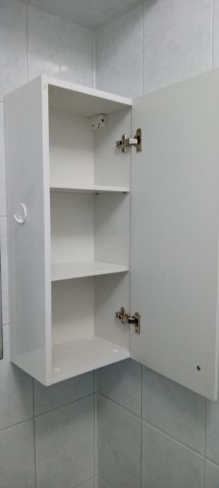 Biała szafka łazienkowa