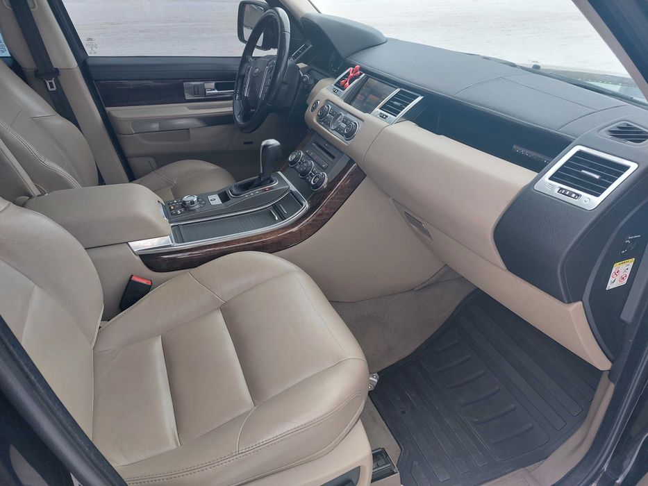 Продаеться гарний Range Rover Sport