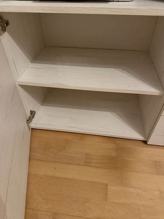 Vendo aparador branco e cinza