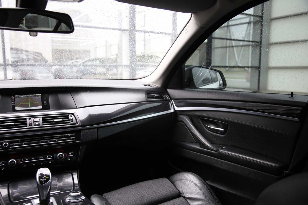 BMW 5 Series 520 Офіційна