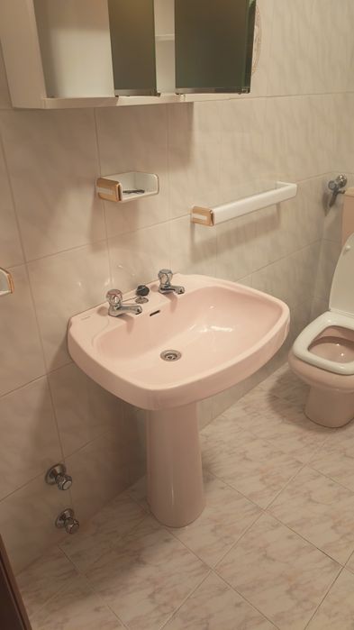 Sanitários, torneiras, toalheiros