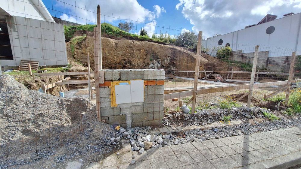Terreno com projecto aprovado para construção de moradia de luxo