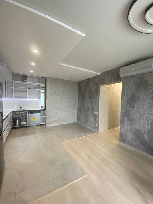 Квартира с тремя спальнями и кухней-студией на пр.Гагарина, новый дом!