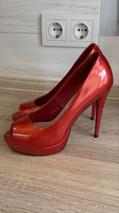 Туфлі 38 червоні 39