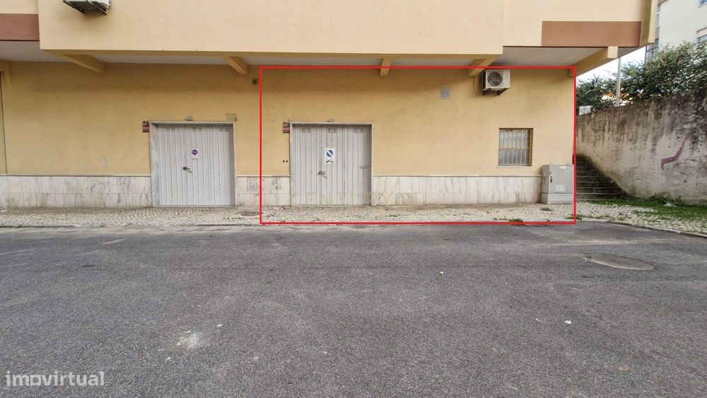 Garagem bem localizada