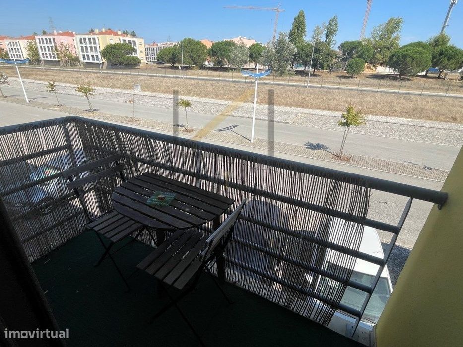 Apartamento T0, Mobilado e Equipado, Urb. Palmela VIllage situado n...