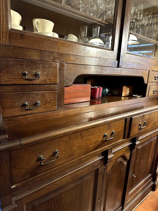 Aparador / louçeiro - Madeira de excelente qualidade