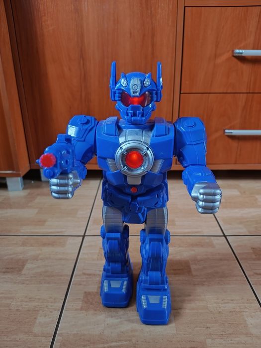 Robot wydaje dźwięki i świeci