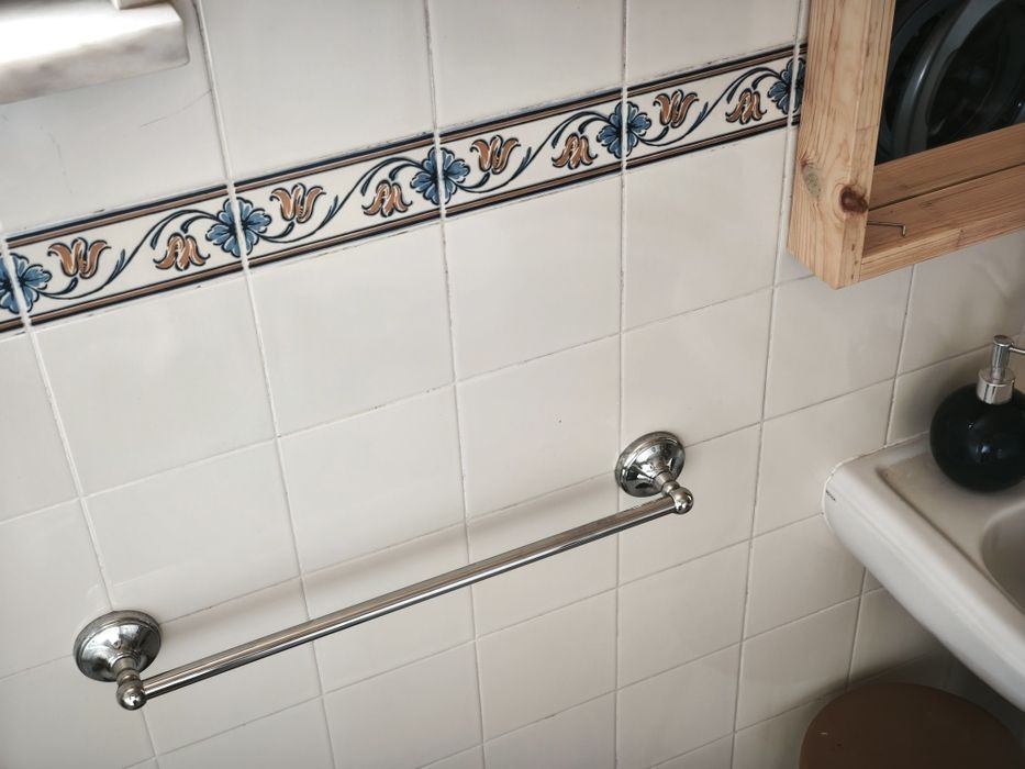 2 Toalheiros + suporte rolo WC