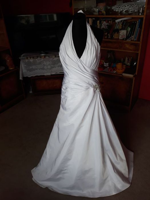 Suknia ślubna biała na szyję