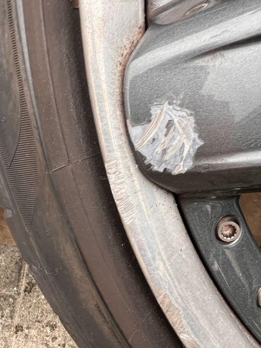 Bentley oryginalne skrecane felgi z oponami 245/35/20