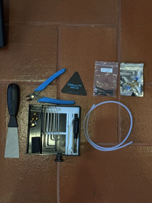 Impressora 3D Creality Ender 3 v2 + acessorios originais