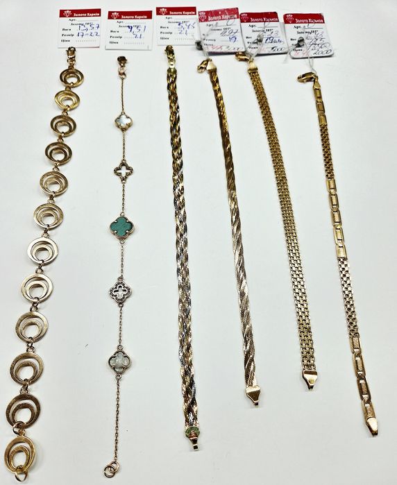 В продаже золотые браслеты 585 пробы.