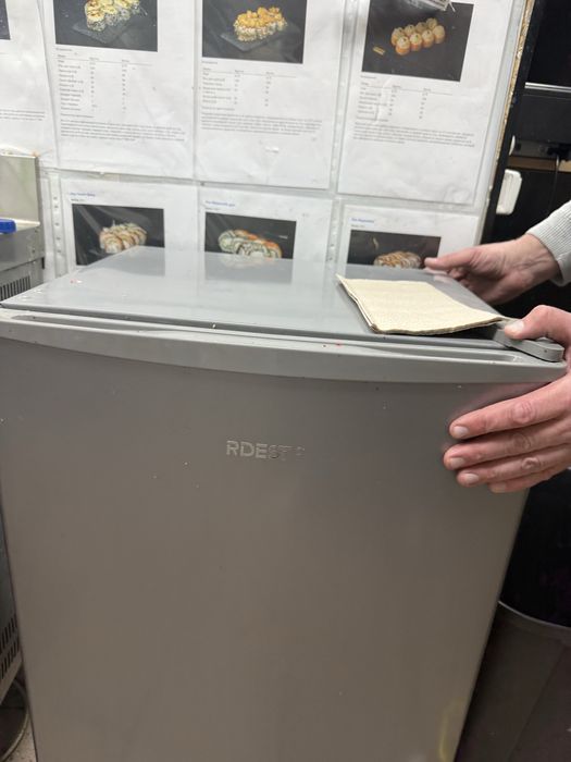 Маленький мини холодильник Ardestro