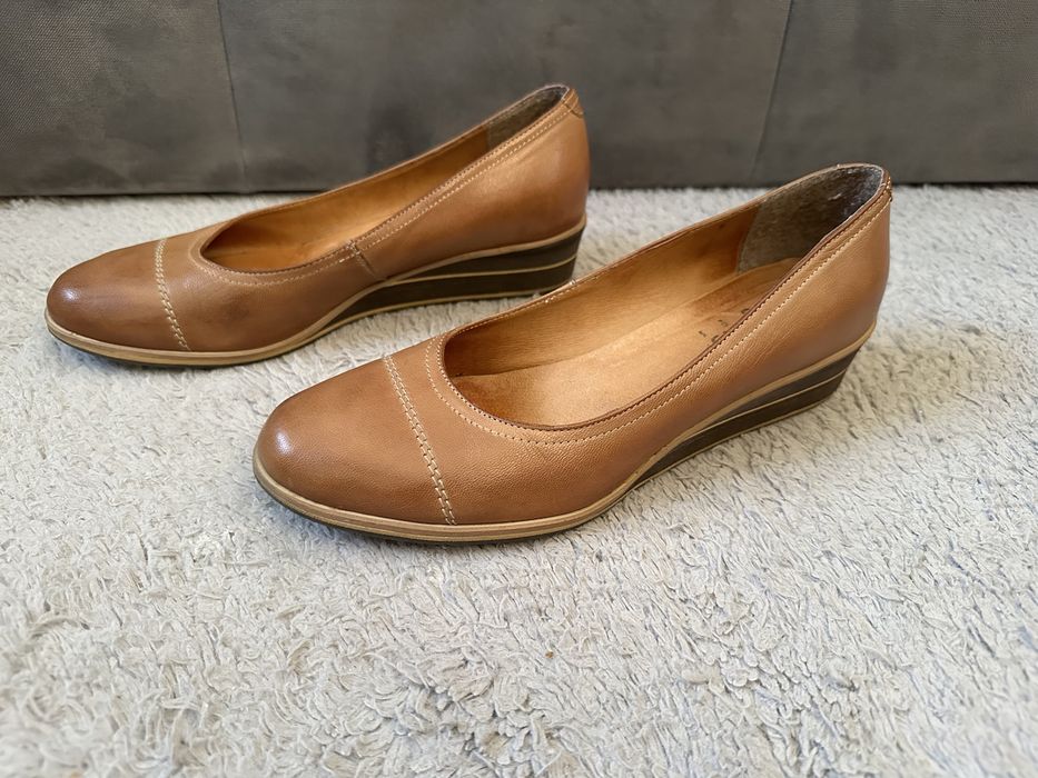 Damskie buty na koturnie