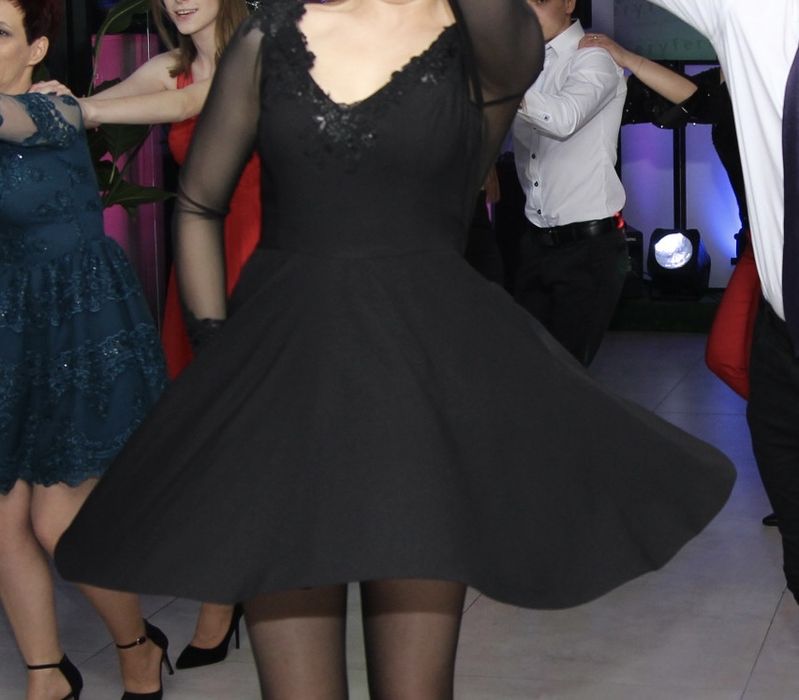 Sukienka z koła czarna koronka