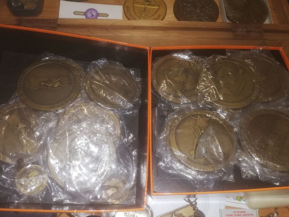 Medalhas pins trofeus porta chaves