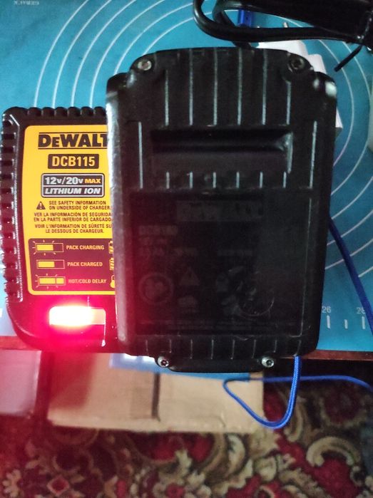 Адаптер Dewalt dcb115, 10-20v, 4a, питание 220v