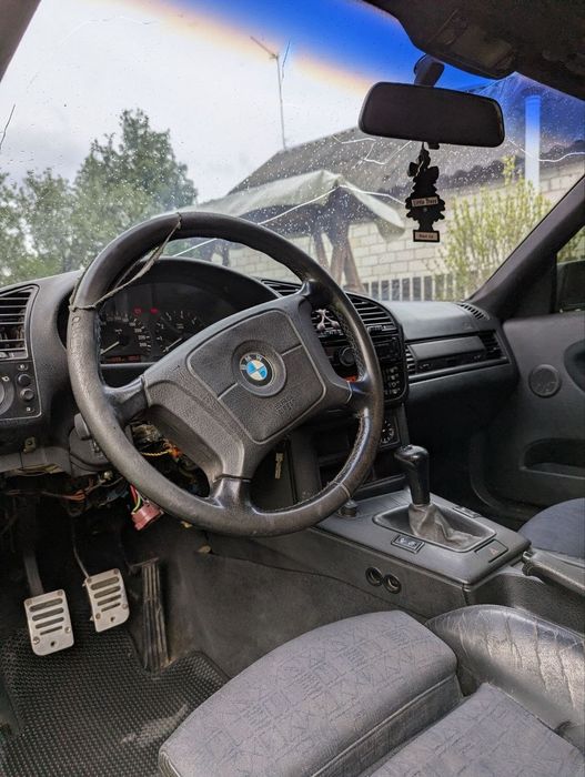 Bmw 1.8  is 1996