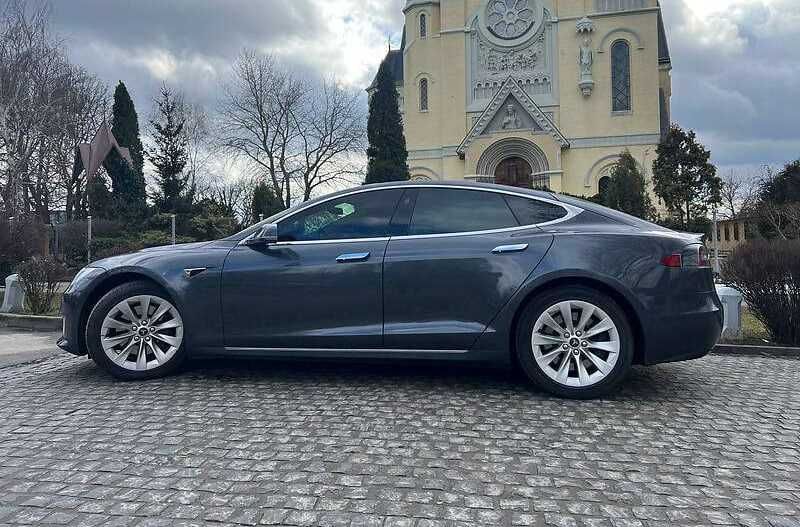 Tesla Model S 2018