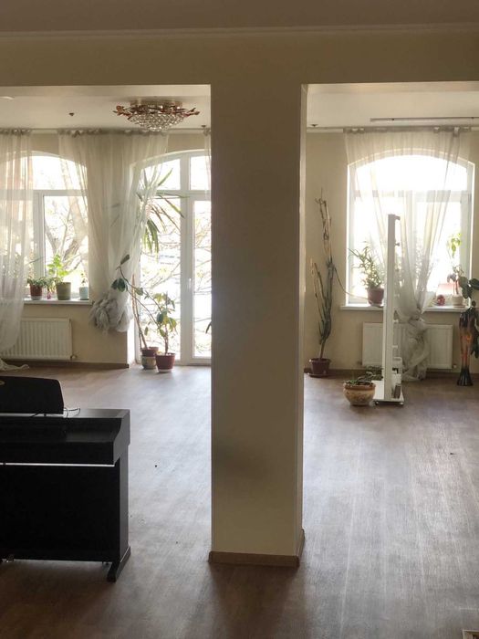 Продам 2-поверховий будинок 5 кімн. з капремонтом, вул. Ріхтера