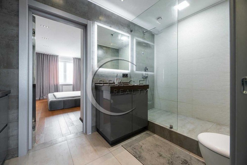 Оренда 3-кімнатної квартири 100 м2 з інвертором на 10кВт - Науки 55а