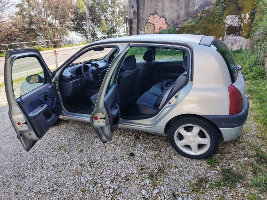 Vendo um Renault Clio