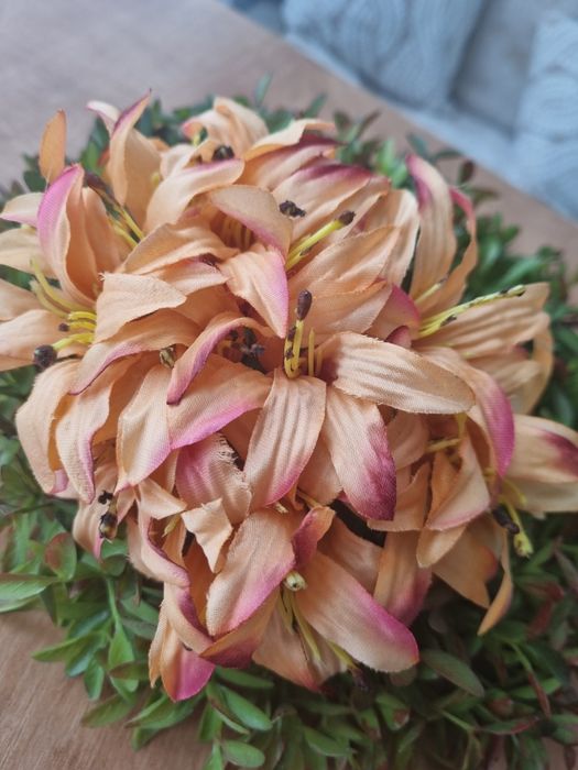 Piękne kwiaty sztuczne