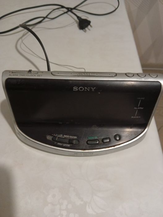 Радіо-  годинник SONY