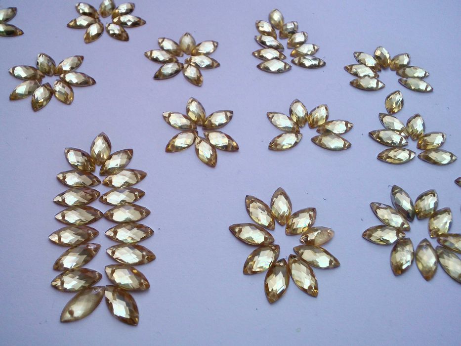 Kamienie akrylowe - złote kłoski, dł. 12 mm, szer. 7-8 mm, 120 sztuk