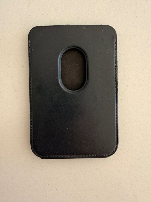 Carteira MagSafe preta em Pele Apple