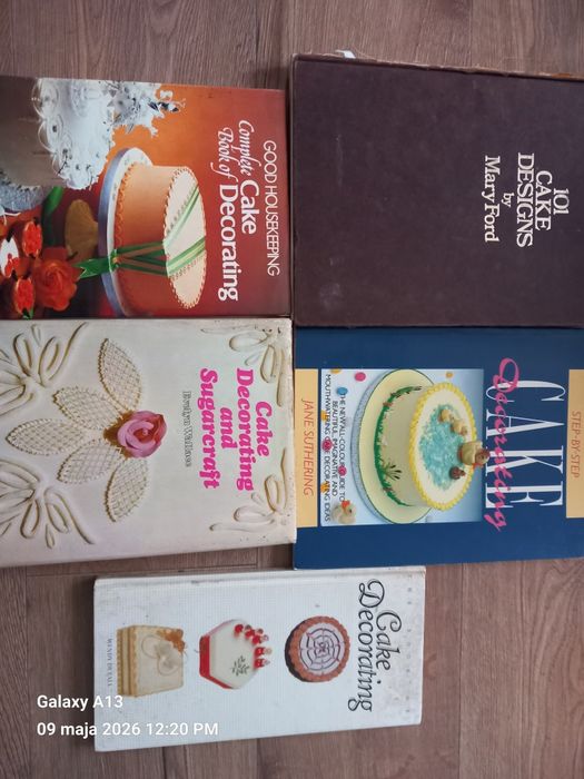 Stare angielskie książki o pieczeniu i dekorowaniu ciast i tortów