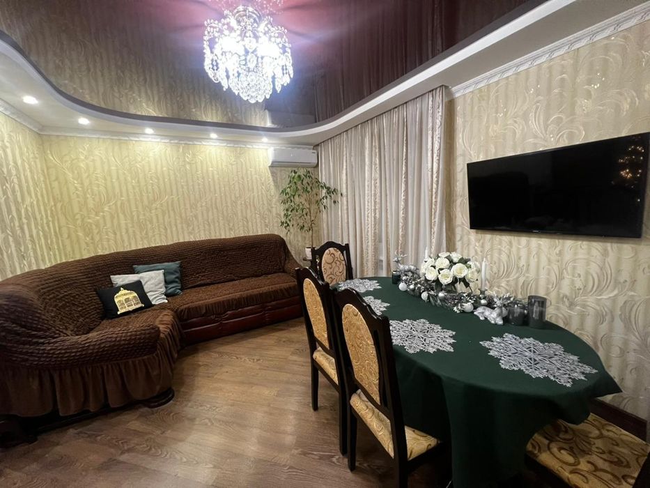 Продажа двухкомнатной квартиры с ремонтом в центре.