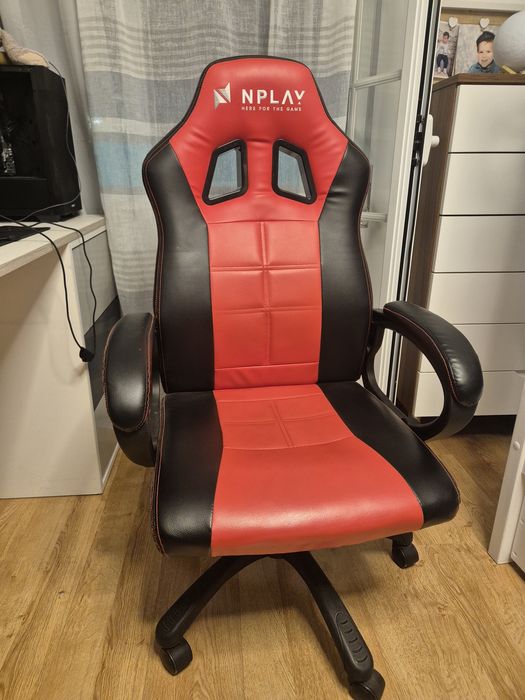 Cadeira gaming em estado como novo